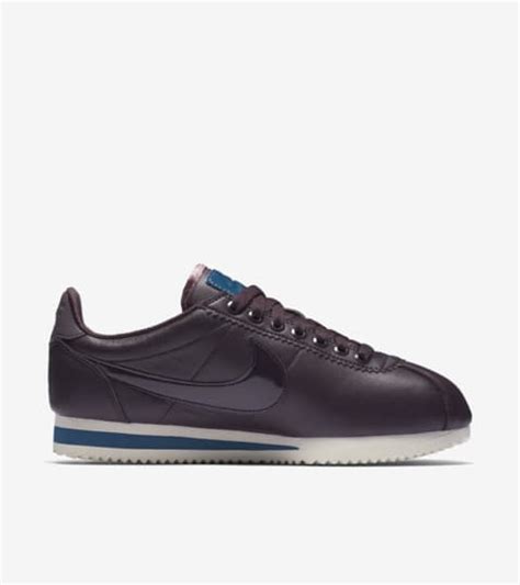 nike wmns cortez weiß|WMNS Nike Classic Cortez 'Port Wine' Release Date.